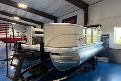 BOATZON | Sun Tracker Party Barge 16 DLX 2027