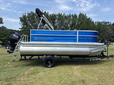 BOATZON | Sun Tracker Party Barge 16 DLX 2027