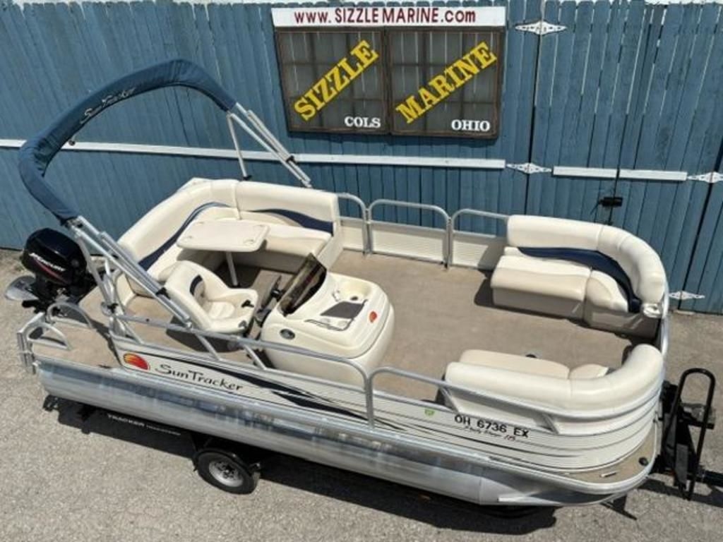 2008 Sun Tracker Party Barge 18 DLX - Sold Boat