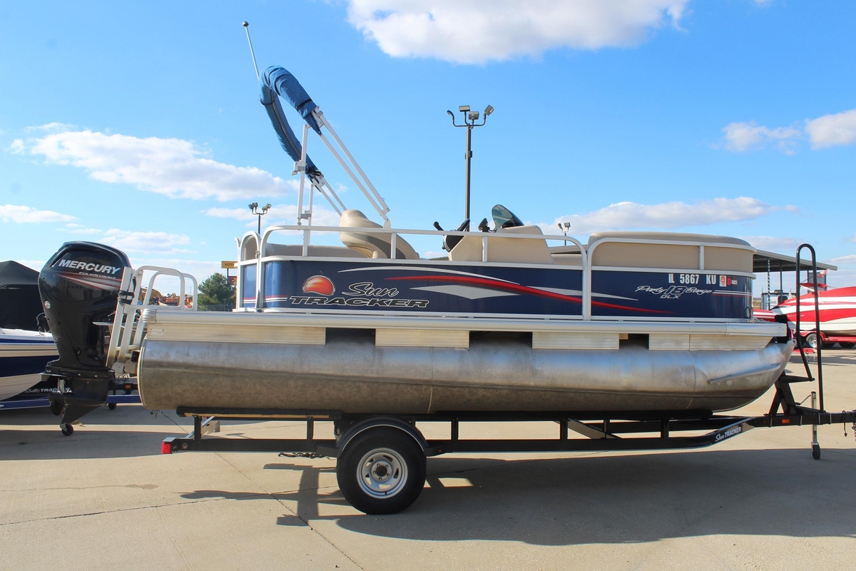 2016 Sun Tracker Party Barge 18 DLX - Sold Boat