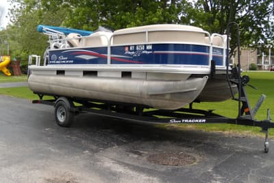 BOATZON | Sun Tracker Party Barge 18 DLX 2017