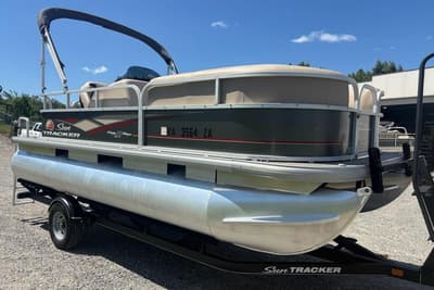 BOATZON | Sun Tracker Party Barge 18 DLX 2019