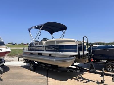 BOATZON | Sun Tracker Party Barge 18 DLX 2020