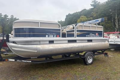 BOATZON | Sun Tracker Party Barge 18 DLX 2020