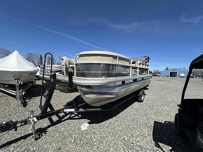 BOATZON | Sun Tracker Party Barge 18 DLX 2021