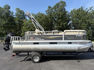 BOATZON | Sun Tracker Party Barge 18 DLX 2021