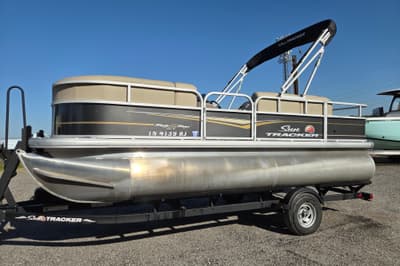 BOATZON | Sun Tracker Party Barge 18 DLX 2022