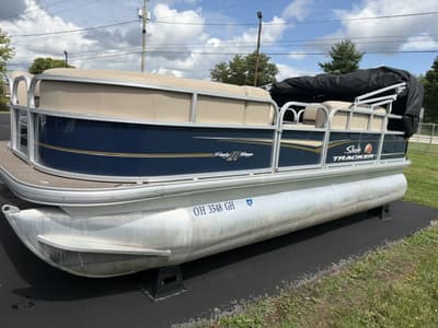 BOATZON | Sun Tracker PARTY BARGE 18 DLX 2022