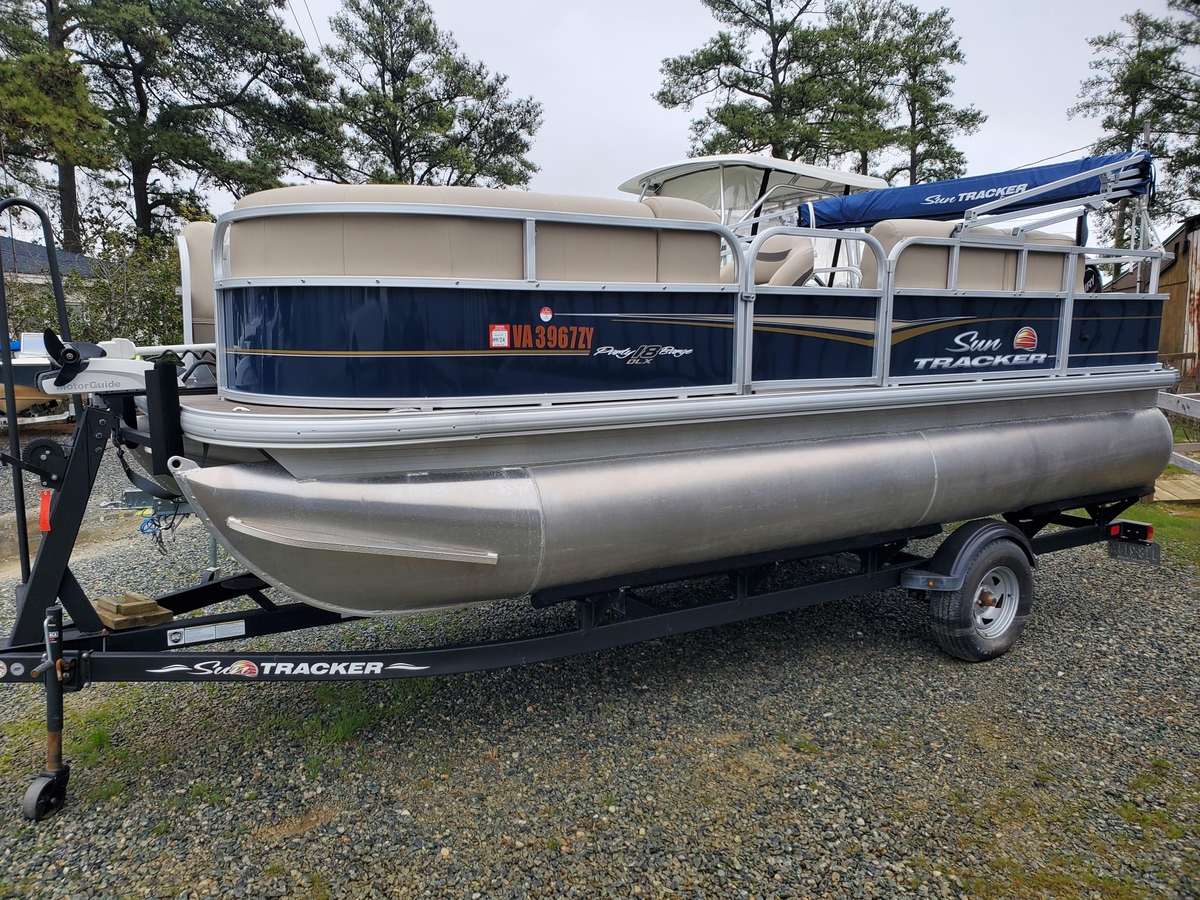 2022 Sun Tracker Party Barge 18 DLX - Sold Boat