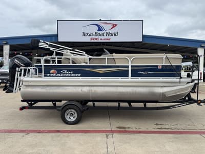 BOATZON | Sun Tracker Party Barge 18 DLX 2022