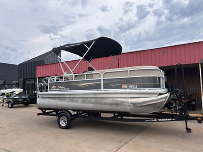 BOATZON | Sun Tracker Party Barge 18 DLX 2023