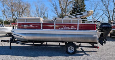 BOATZON | Sun Tracker Party Barge 18 DLX 2023