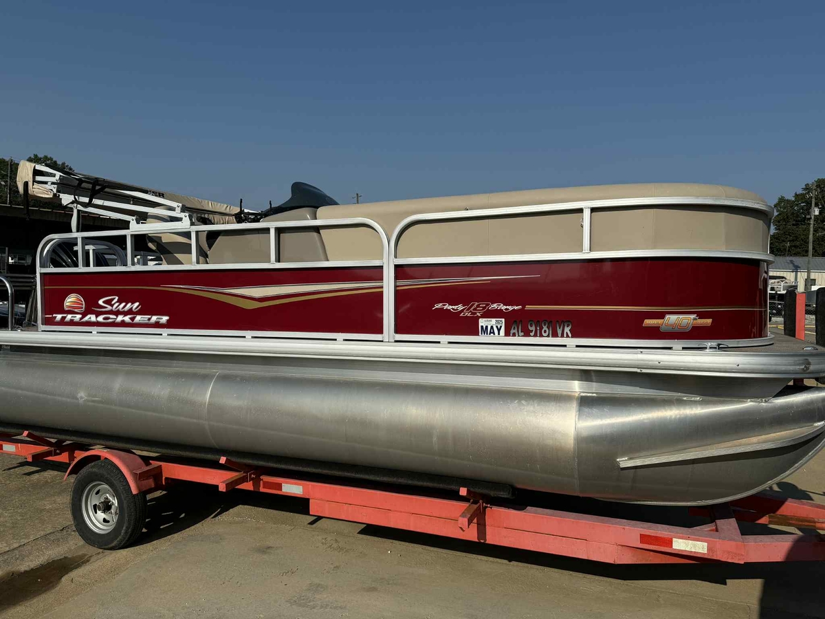 2023 Sun Tracker Sun Tracker PARTY BARGE 18 DLX 2023 - Sold Boat