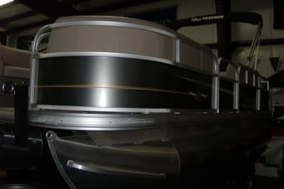 BOATZON | Sun Tracker Party Barge 18 DLX 2024