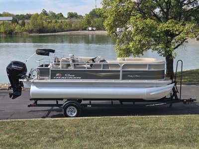 BOATZON | Sun Tracker Party Barge 18 DLX 2024
