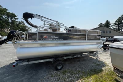 BOATZON | Sun Tracker Party Barge 18 DLX 2025