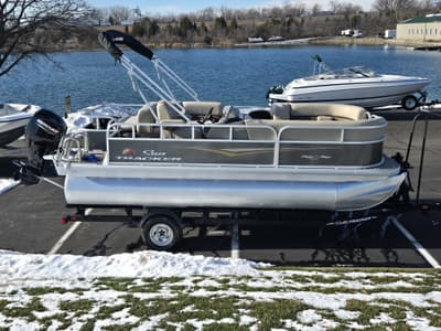 BOATZON | Sun Tracker Party Barge 18 DLX 2025