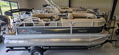 BOATZON | Sun Tracker Party Barge 18 DLX 2025