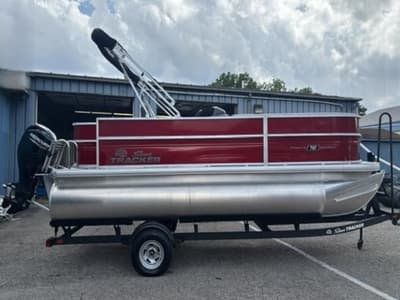 BOATZON | Sun Tracker Party Barge 18 DLX 2026