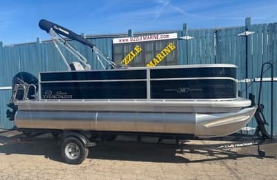 BOATZON | Sun Tracker Party Barge 18 DLX 2026