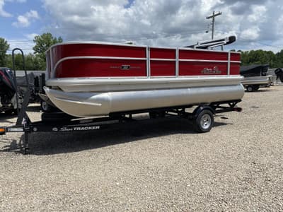 BOATZON | Sun Tracker Party Barge 18 DLX 2026