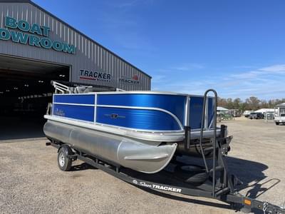 BOATZON | Sun Tracker Party Barge 18 DLX 2026