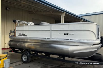 BOATZON | Sun Tracker Party Barge 18 DLX 2026