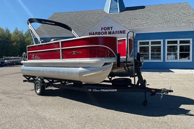 BOATZON | Sun Tracker Party Barge 18 DLX 2026