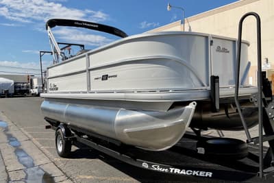 BOATZON | Sun Tracker Party Barge 18 DLX 2027