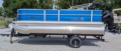 BOATZON | Sun Tracker Party Barge 18 DLX 2027