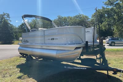 BOATZON | Sun Tracker Party Barge 18 DLX 2027