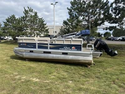 BOATZON | Sun Tracker PARTY BARGE 18 DLX 40HP 2021 BOATZON | Sun Tracker PARTY BARGE 18 DLX 40HP 2021