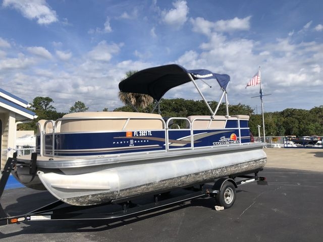 2014 Sun Tracker Party Barge 20 DLX - Sold Boat