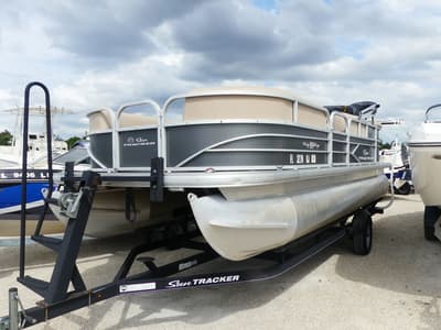 BOATZON | Sun Tracker PARTY BARGE 20 DLX 2017