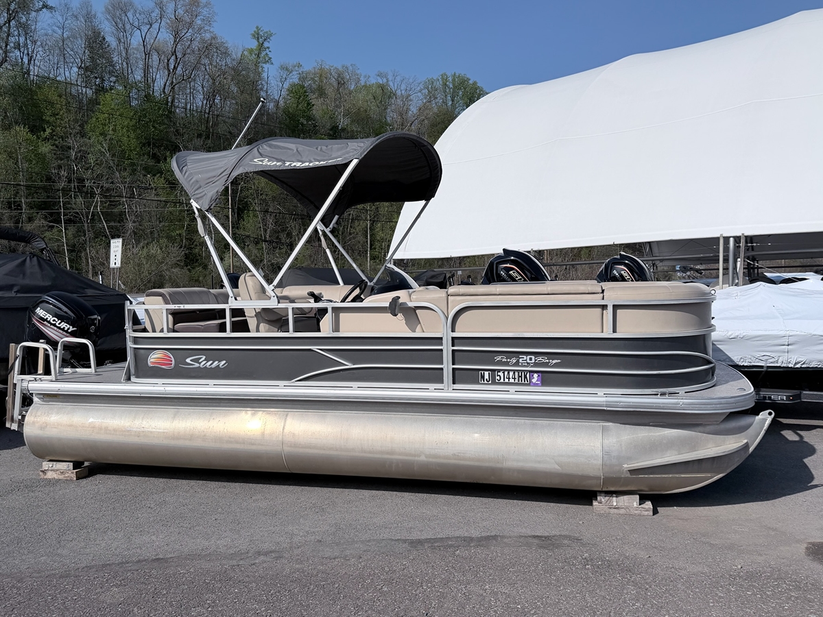 2018 Sun Tracker Sun Tracker Party Barge 20 DLX 2018 - Sold Boat