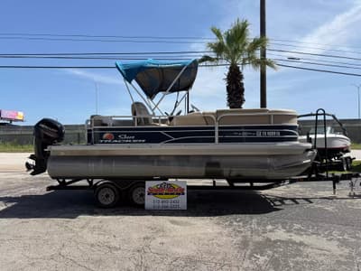 BOATZON | Sun Tracker Party Barge 20 DLX 2019