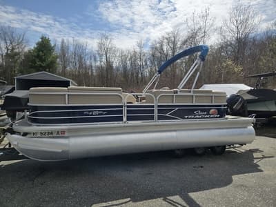 BOATZON | Sun Tracker PARTY BARGE 20 DLX 2019
