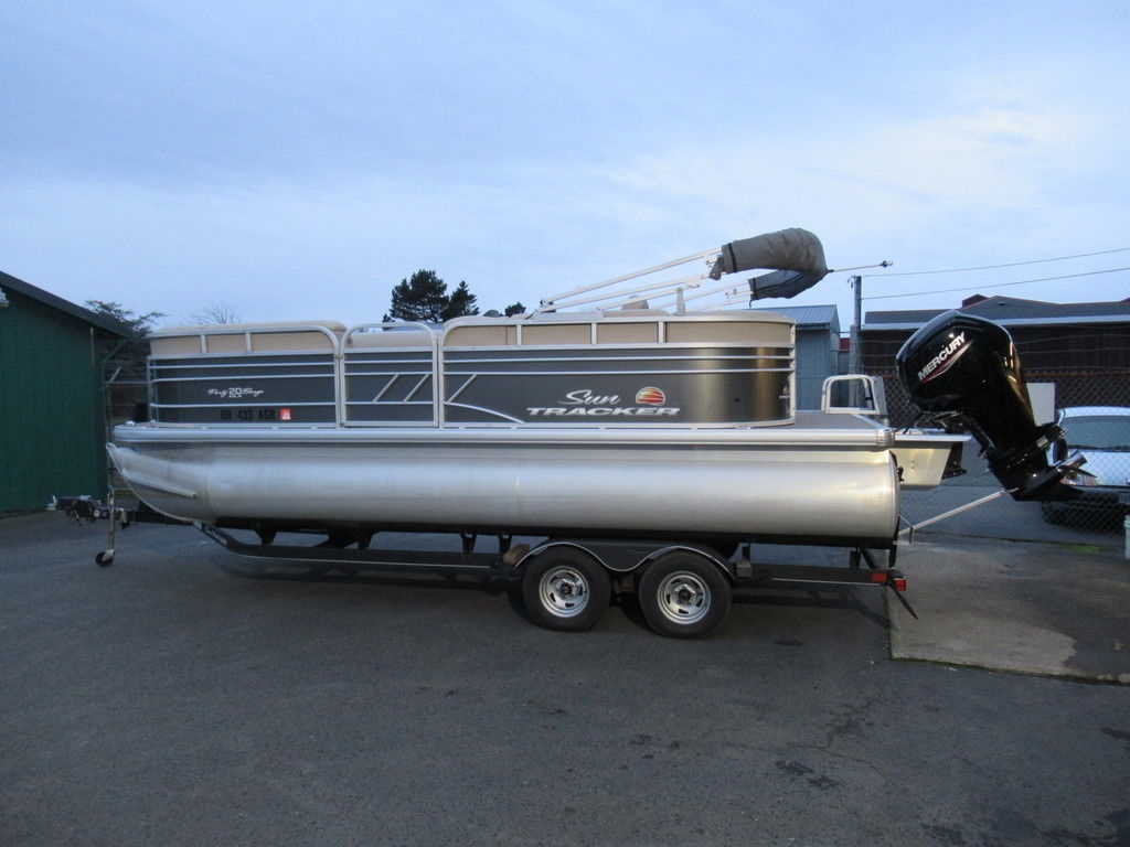 2020 Sun Tracker Party Barge 20 DLX - Sold Boat