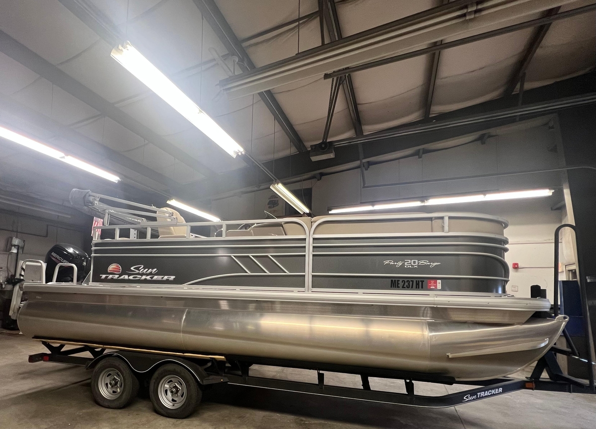 2020 Sun Tracker Party Barge 20 DLX - Sold Boat