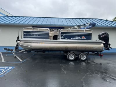 BOATZON | Sun Tracker Party Barge 20 DLX 2021