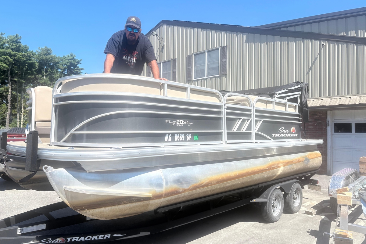 2021 Sun Tracker Party Barge 20 DLX - Sold Boat