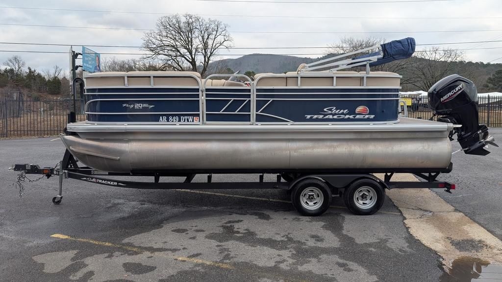 2021 Sun Tracker Party Barge 20 DLX - Sold Boat