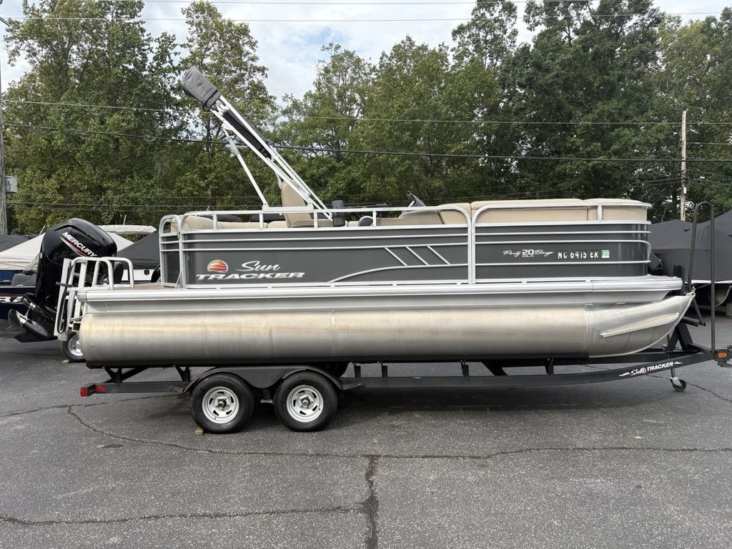 2021 Sun Tracker Party Barge 20 DLX - Sold Boat