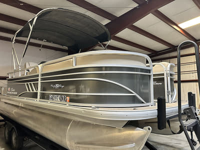 BOATZON | Sun Tracker Party Barge 20 DLX 2021
