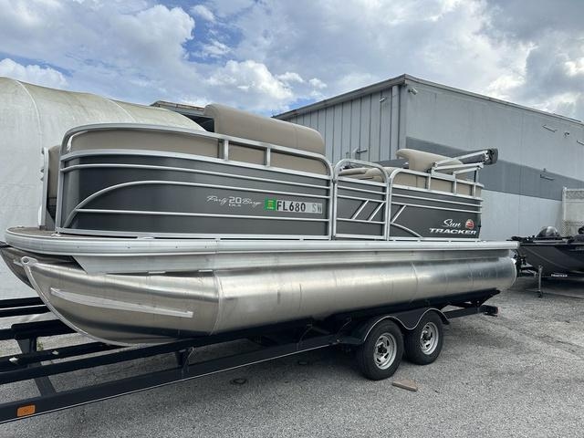 Sun Tracker Party Barge 20 DLX 2021