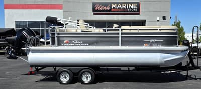 BOATZON | Sun Tracker Party Barge 20 DLX 2024