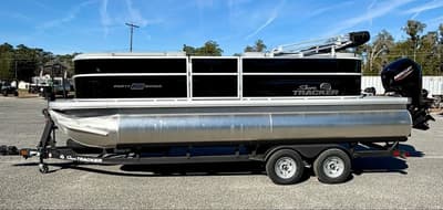 BOATZON | Sun Tracker Party Barge 20 DLX 2026