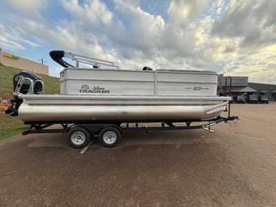 BOATZON | Sun Tracker Party Barge 20 DLX 2026