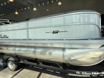 BOATZON | Sun Tracker Party Barge 20 DLX 2026