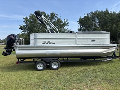 BOATZON | Sun Tracker Party Barge 20 DLX 2026